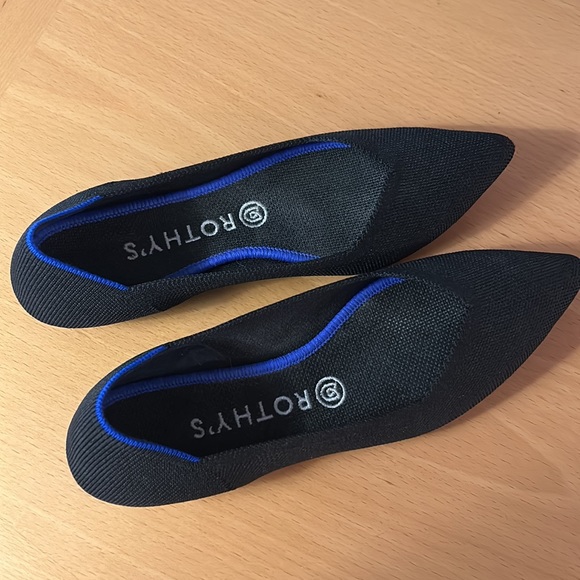 Black pointed toe Rothys - Picture 2 of 4